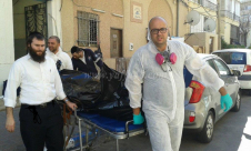  صور: العثور على جثة مسّن متحللة داخل شقة بحي النزهة في يافا